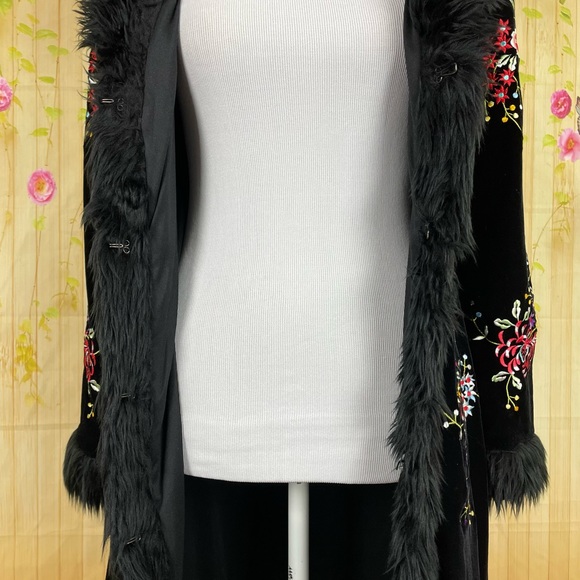SOLD Betsy Johnson Vintage 90s Y2K Floral
Velvet Fur Trim Penny Lane Coat Size 6 - Picture 6 of 12